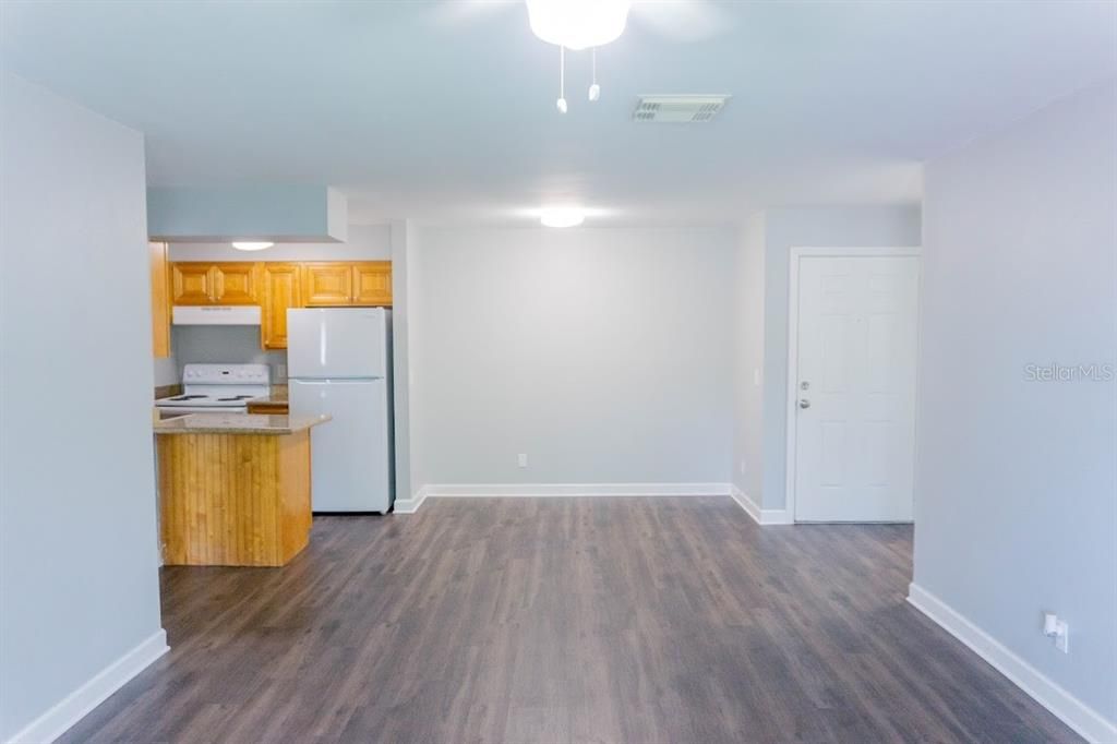 For Sale: $157,900 (2 beds, 2 baths, 918 Square Feet)