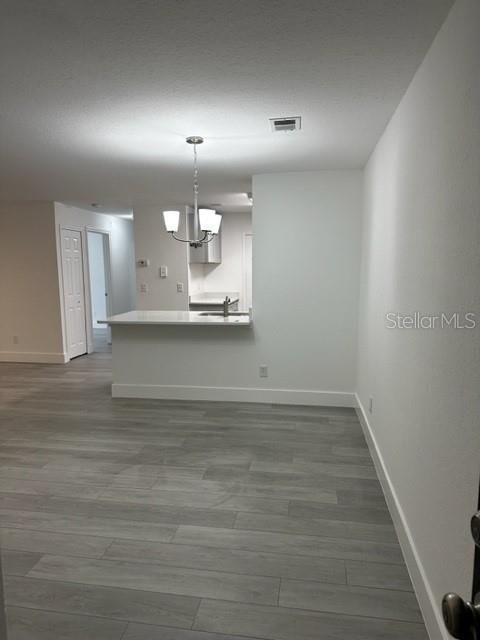 合同活跃: $275,000 (3 贝兹, 2 浴室, 1193 平方英尺)