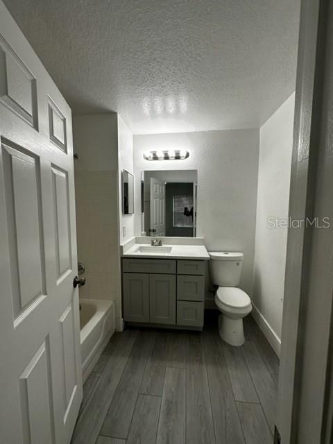 合同活跃: $275,000 (3 贝兹, 2 浴室, 1193 平方英尺)