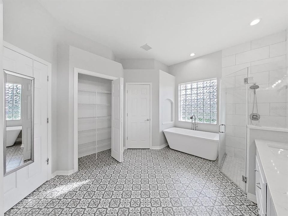 For Rent: $2,750 (4 beds, 2 baths, 2169 Square Feet)