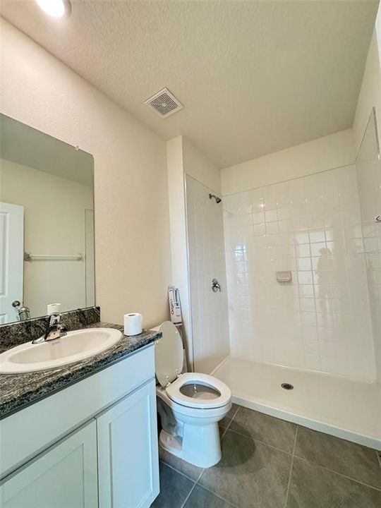 合同活跃: $2,850 (5 贝兹, 3 浴室, 2447 平方英尺)