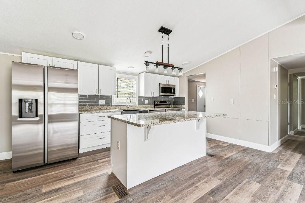 Под контрактом: $349,996 (5 спален, 2 ванн, 2094 Квадратных фут)