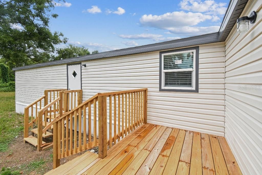 Под контрактом: $349,996 (5 спален, 2 ванн, 2094 Квадратных фут)