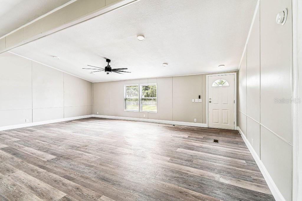 Под контрактом: $349,996 (5 спален, 2 ванн, 2094 Квадратных фут)