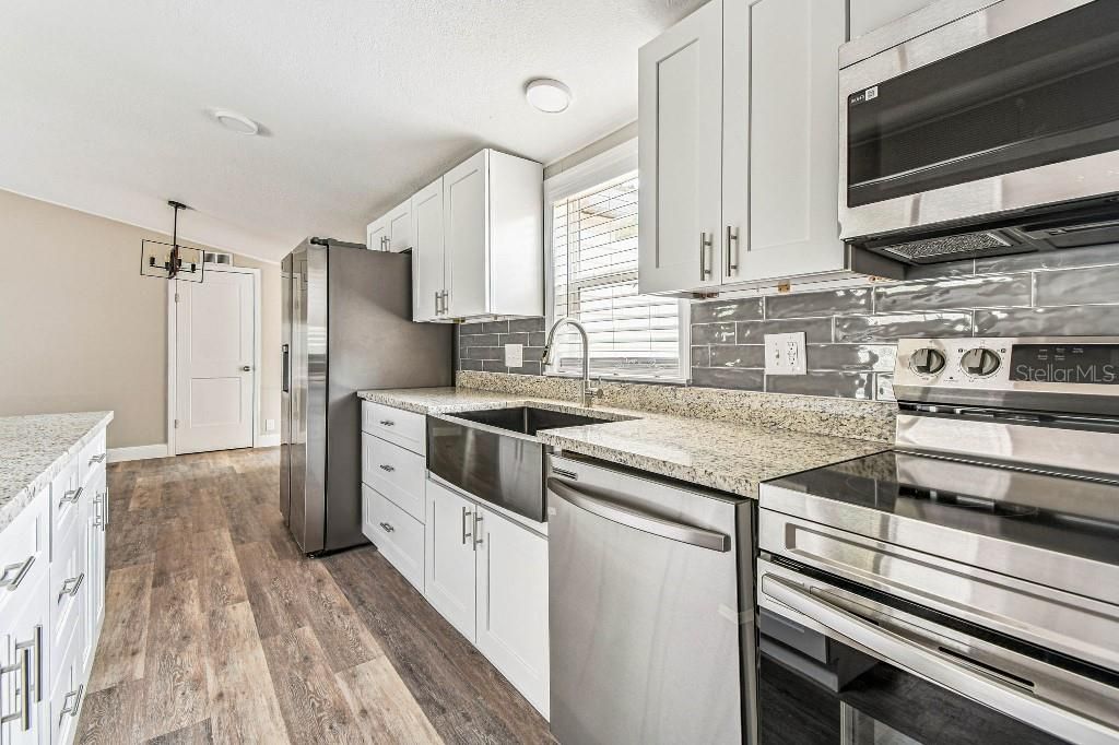 Под контрактом: $349,996 (5 спален, 2 ванн, 2094 Квадратных фут)