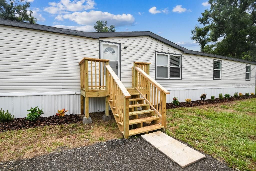 Под контрактом: $349,996 (5 спален, 2 ванн, 2094 Квадратных фут)