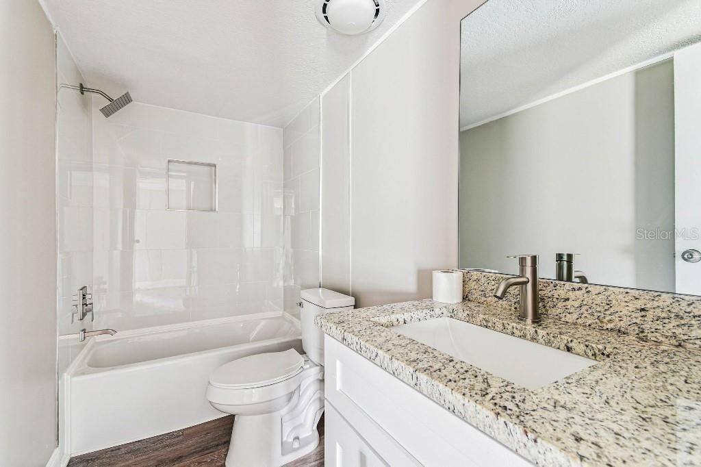 Под контрактом: $349,996 (5 спален, 2 ванн, 2094 Квадратных фут)