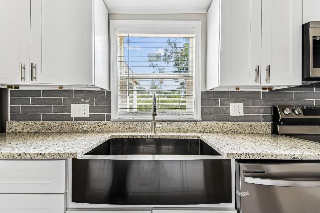 Под контрактом: $349,996 (5 спален, 2 ванн, 2094 Квадратных фут)