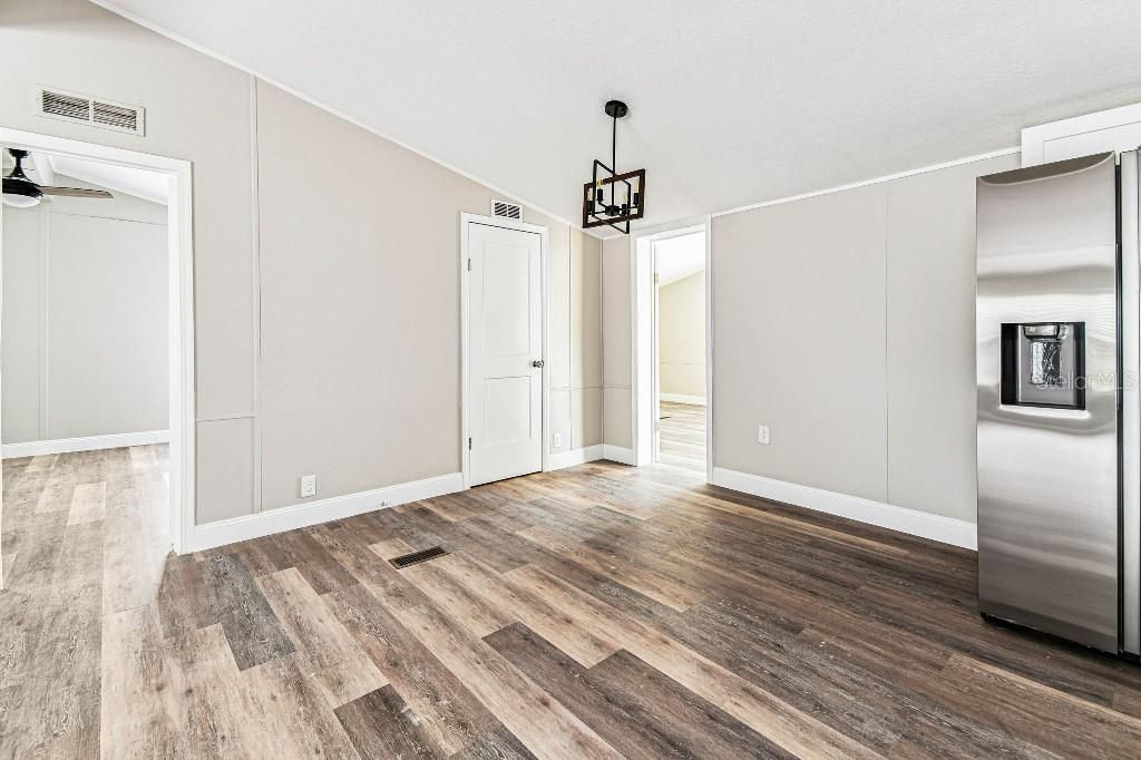 Под контрактом: $349,996 (5 спален, 2 ванн, 2094 Квадратных фут)