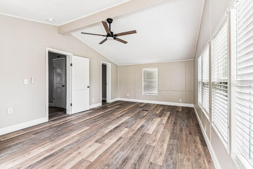 Под контрактом: $349,996 (5 спален, 2 ванн, 2094 Квадратных фут)