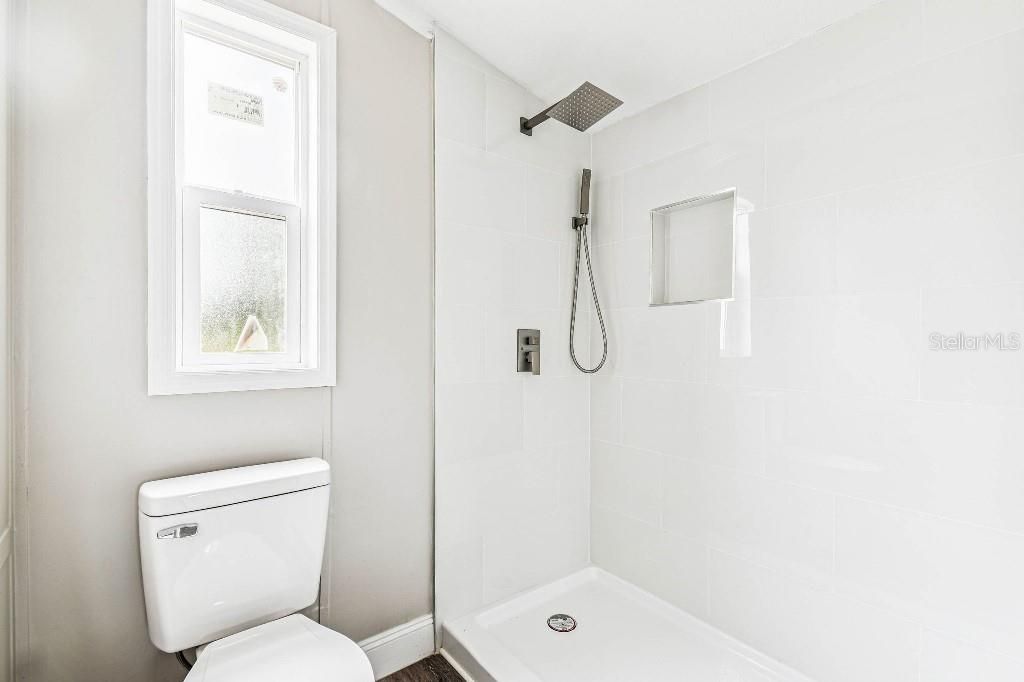 Под контрактом: $349,996 (5 спален, 2 ванн, 2094 Квадратных фут)