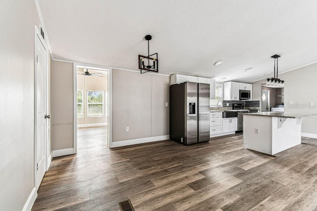 Под контрактом: $349,996 (5 спален, 2 ванн, 2094 Квадратных фут)