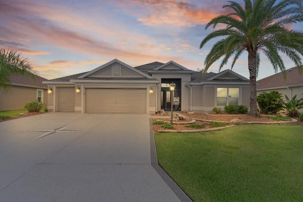 Recently Sold: $1,043,800 (3 beds, 2 baths, 2462 Square Feet)