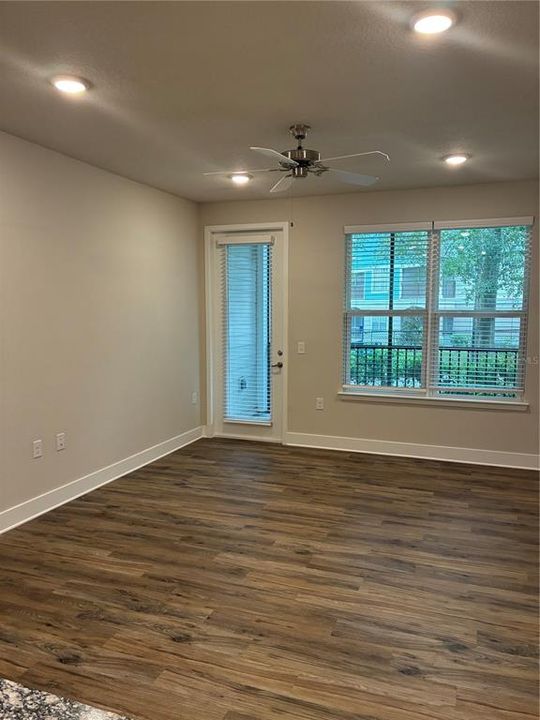 For Rent: $1,495 (1 beds, 1 baths, 871 Square Feet)
