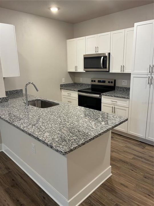 For Rent: $1,495 (1 beds, 1 baths, 871 Square Feet)