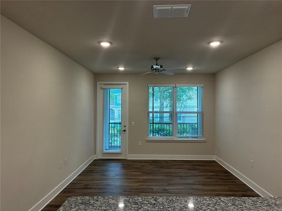 For Rent: $1,495 (1 beds, 1 baths, 871 Square Feet)