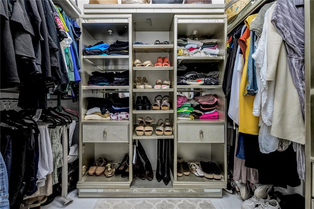 For Sale: $1,490,000 (5 beds, 4 baths, 4309 Square Feet)