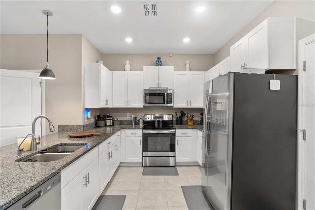 На продажу: $269,000 (3 спален, 2 ванн, 1796 Квадратных фут)