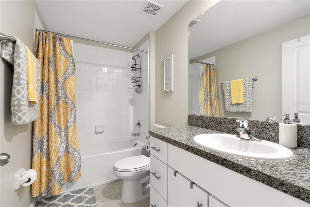 На продажу: $269,000 (3 спален, 2 ванн, 1796 Квадратных фут)