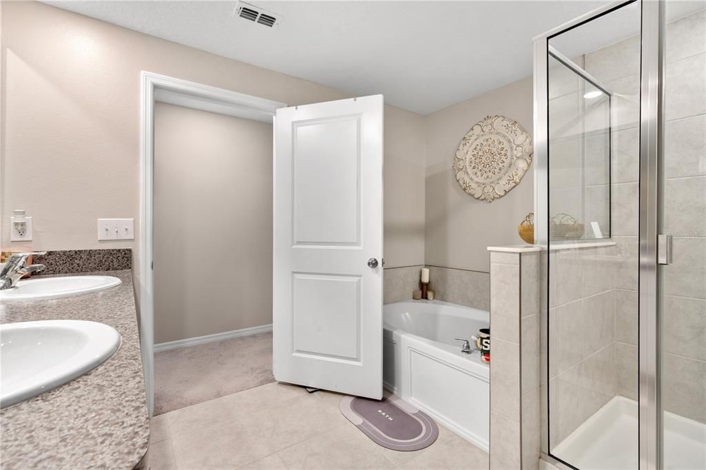 На продажу: $269,000 (3 спален, 2 ванн, 1796 Квадратных фут)