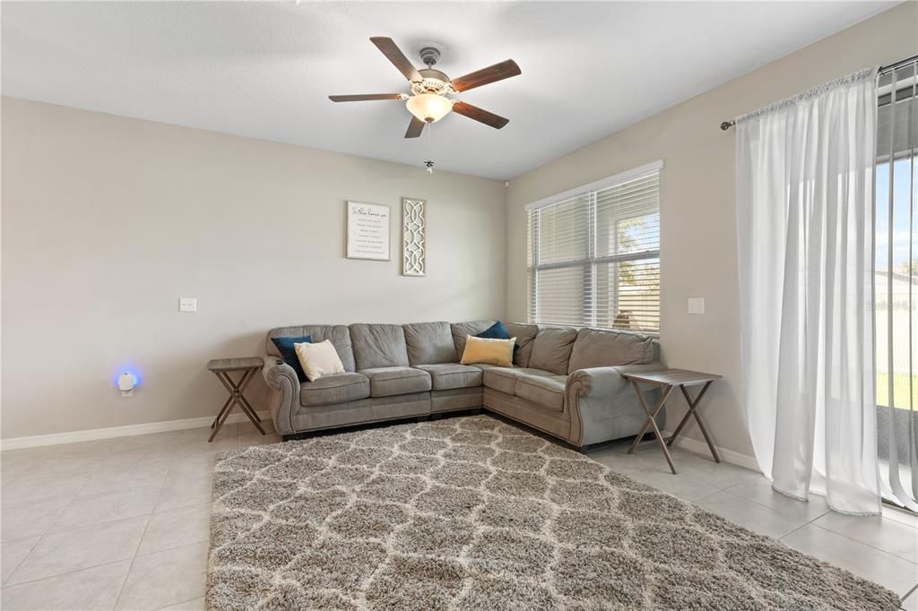 На продажу: $269,000 (3 спален, 2 ванн, 1796 Квадратных фут)