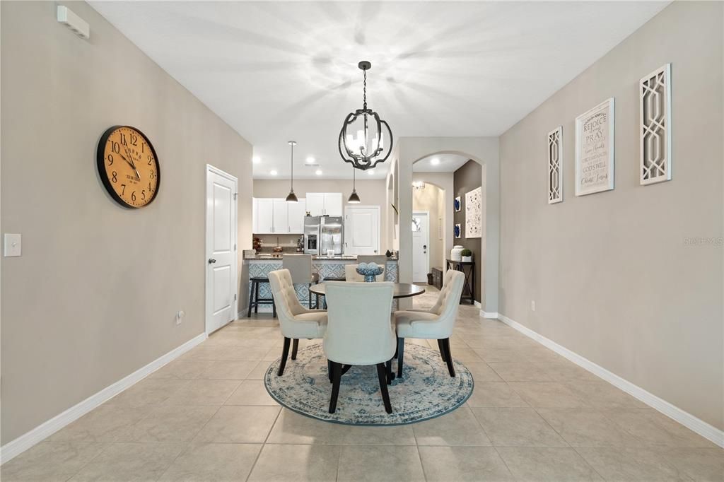 На продажу: $269,000 (3 спален, 2 ванн, 1796 Квадратных фут)