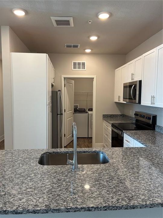 For Rent: $1,560 (1 beds, 1 baths, 963 Square Feet)