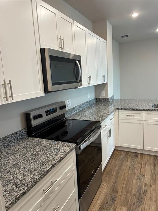 For Rent: $1,560 (1 beds, 1 baths, 963 Square Feet)