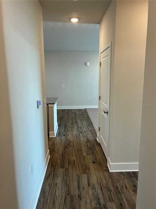 For Rent: $1,560 (1 beds, 1 baths, 963 Square Feet)