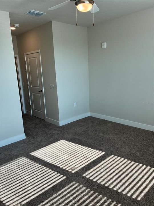 For Rent: $1,560 (1 beds, 1 baths, 963 Square Feet)