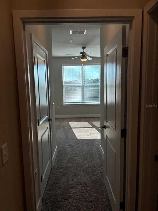 For Rent: $1,560 (1 beds, 1 baths, 963 Square Feet)