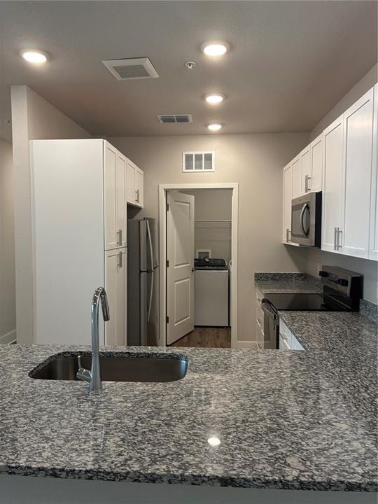 For Rent: $1,560 (1 beds, 1 baths, 963 Square Feet)