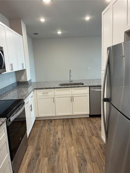 For Rent: $1,560 (1 beds, 1 baths, 963 Square Feet)