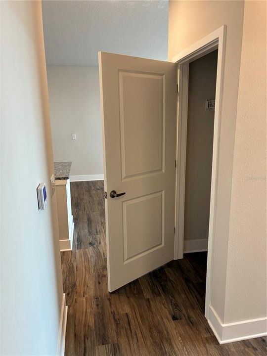 For Rent: $1,560 (1 beds, 1 baths, 963 Square Feet)