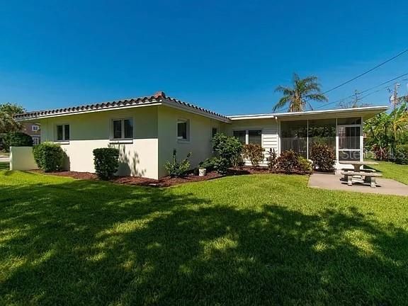 出租: $3,760 (3 贝兹, 2 浴室, 1371 平方英尺)