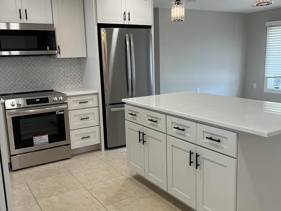 出租: $3,760 (3 贝兹, 2 浴室, 1371 平方英尺)