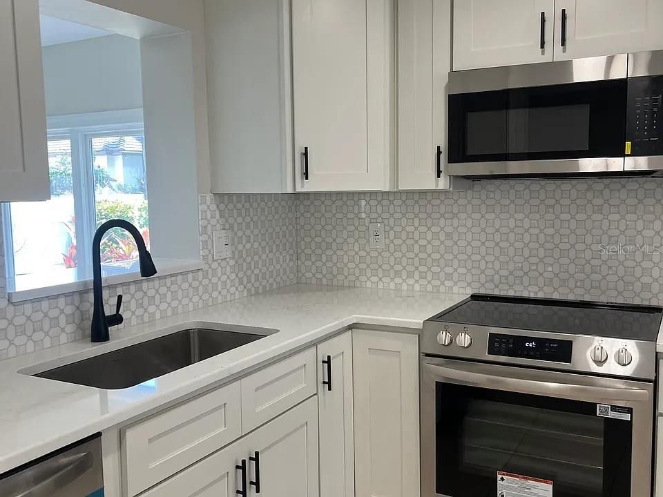 出租: $3,760 (3 贝兹, 2 浴室, 1371 平方英尺)