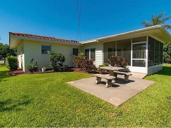 出租: $3,760 (3 贝兹, 2 浴室, 1371 平方英尺)