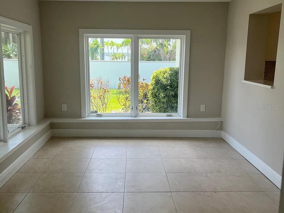 出租: $3,760 (3 贝兹, 2 浴室, 1371 平方英尺)