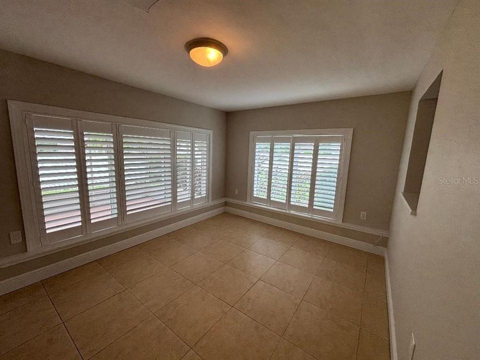 出租: $3,760 (3 贝兹, 2 浴室, 1371 平方英尺)