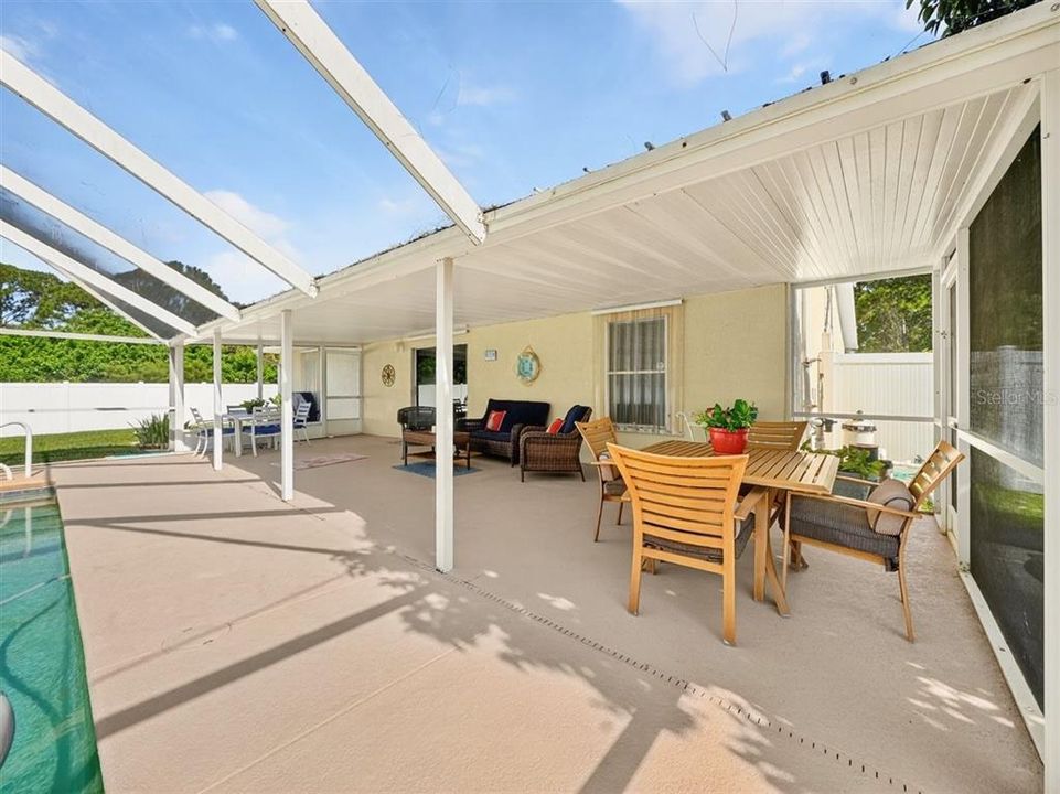 合同活跃: $310,000 (3 贝兹, 2 浴室, 1192 平方英尺)