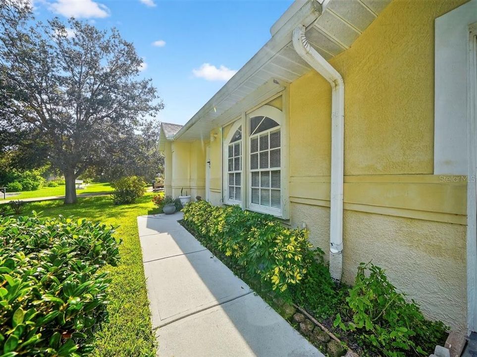 合同活跃: $310,000 (3 贝兹, 2 浴室, 1192 平方英尺)