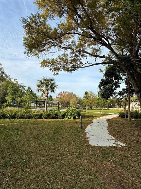 На продажу: $749,000 (0.66 acres)