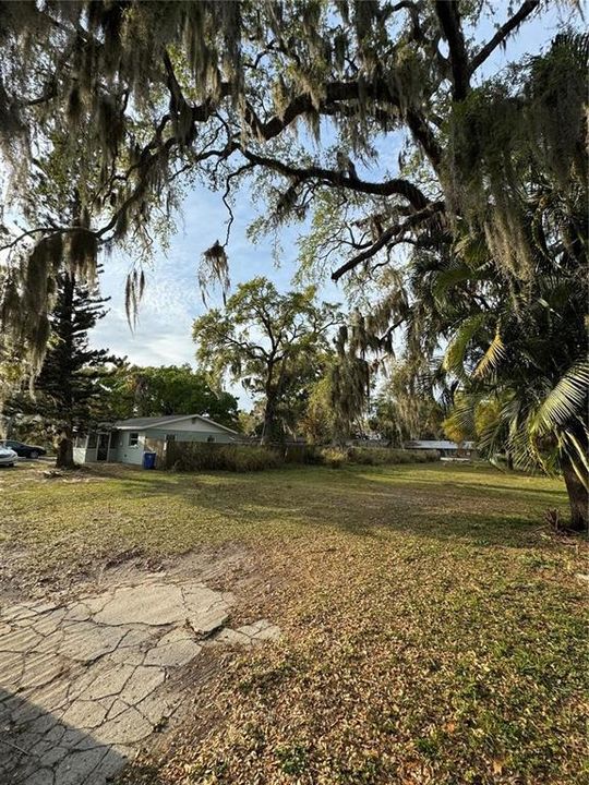 На продажу: $749,000 (0.66 acres)