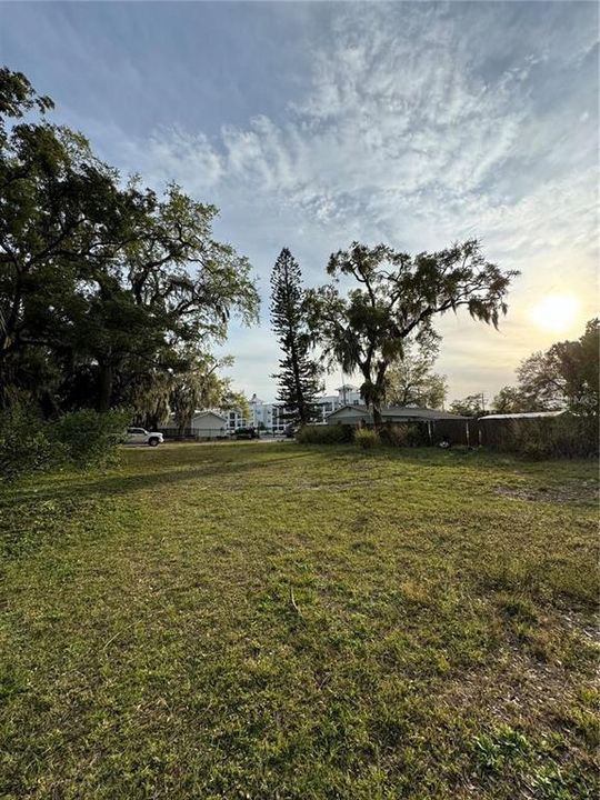 На продажу: $749,000 (0.66 acres)