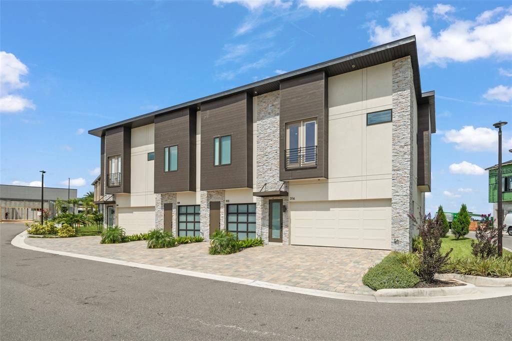 Recently Sold: $1,091,230 (1 beds, 1 baths, 2227 Square Feet)