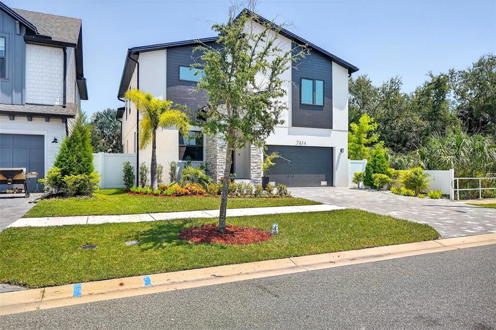 Active With Contract: $899,900 (5 beds, 3 baths, 3152 Square Feet)