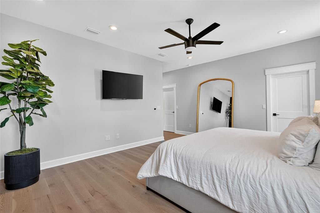 Active With Contract: $899,900 (5 beds, 3 baths, 3152 Square Feet)