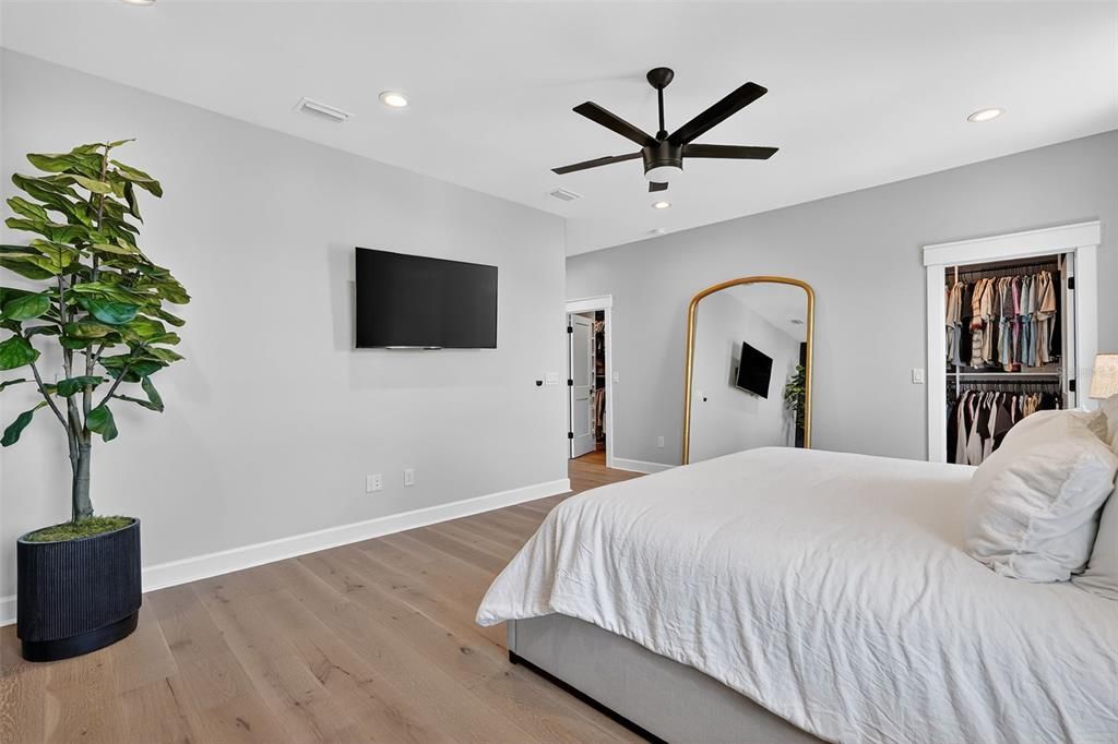 Active With Contract: $899,900 (5 beds, 3 baths, 3152 Square Feet)