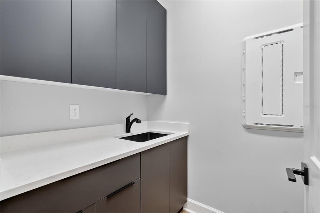 Active With Contract: $899,900 (5 beds, 3 baths, 3152 Square Feet)